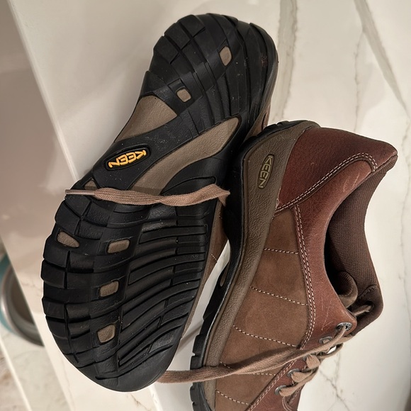 Keen Women's Presidio Leather Nubuck Lace-Up Sneakers, hiking shoes. Pre owned - Picture 6 of 7